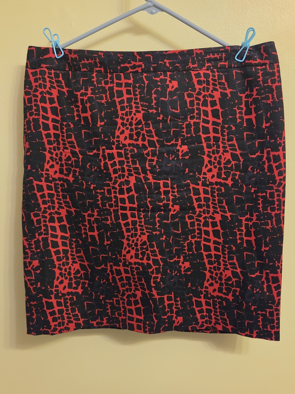 Dalia Collection Edgy Gothic Red Black Snakeskin Print Pencil Skirt 10 Office